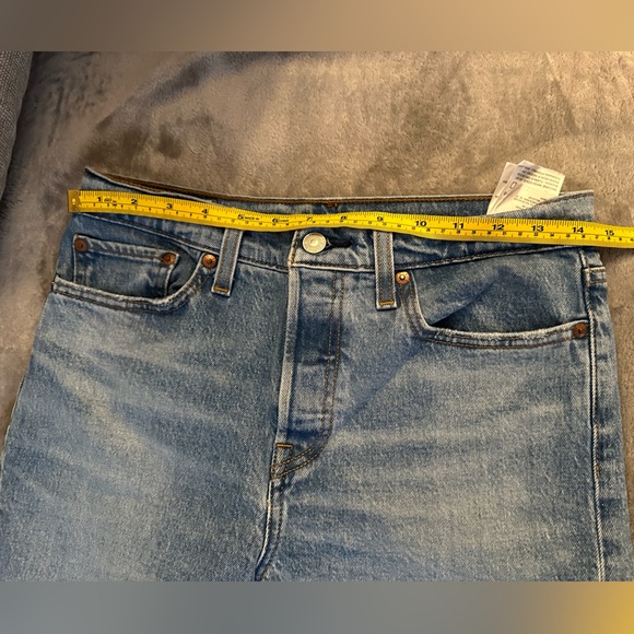 Levi’s cropped Wedgie Jeans - size 28 - Picture 6 of 9